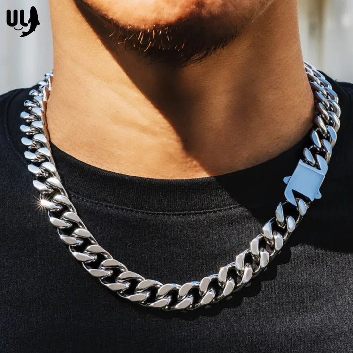 Stainless Steel Snake Chain Necklace – Bold Style for Any Occasion